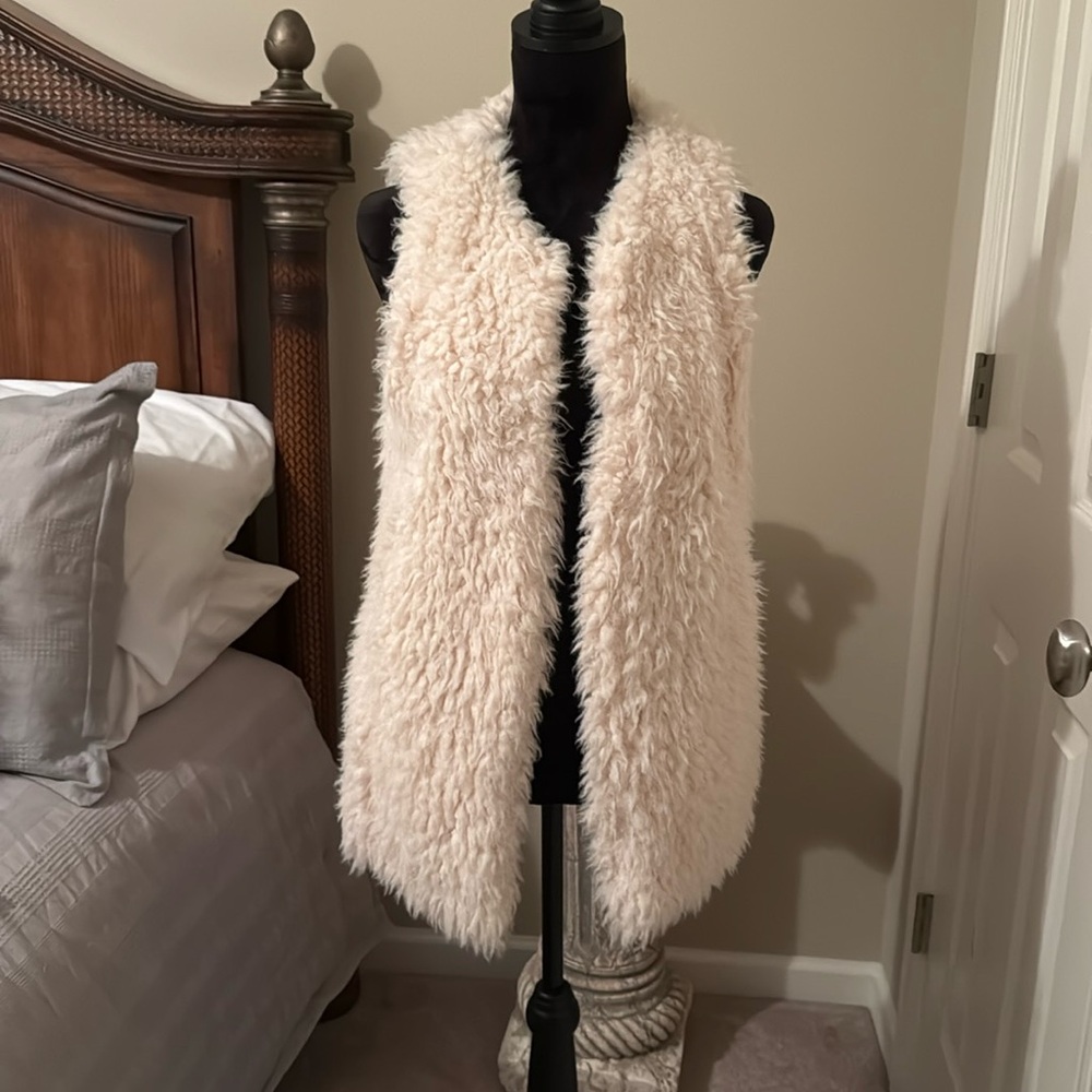 Ruyi Faux Fur Vest Color Cream size s/m